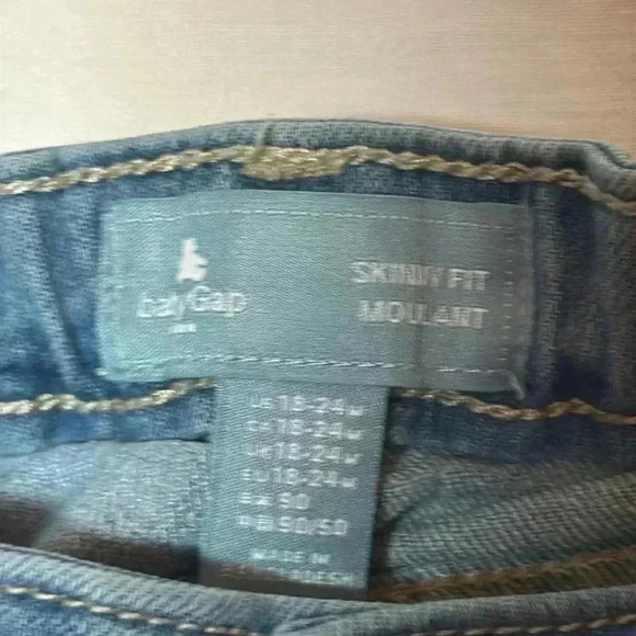 GAP - patch design skinny fit denim jeans. Size  18-24 months - Picture 2 of 6